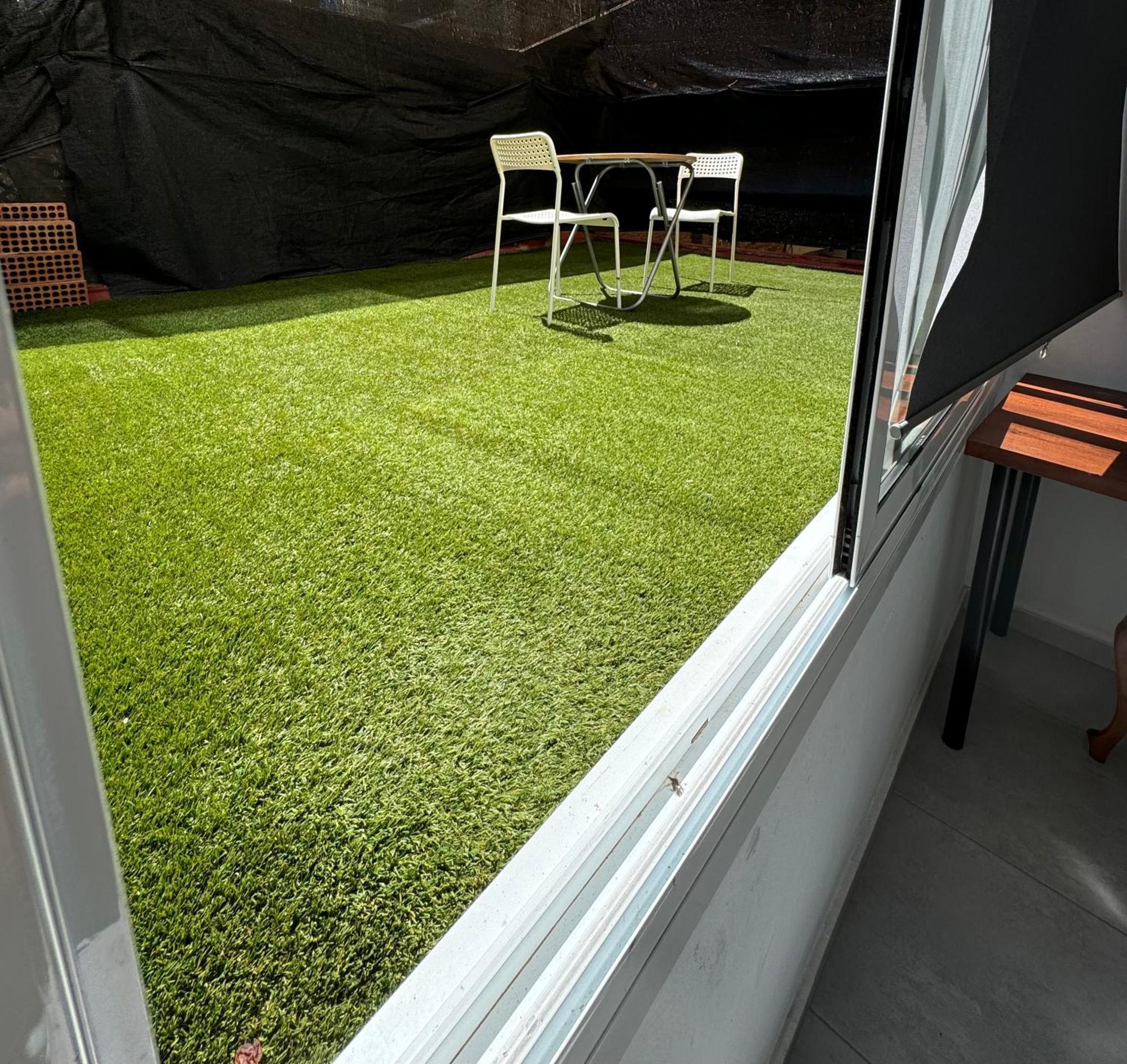 Rooms In Spacious Apartment In City Center Barcelona Exterior foto